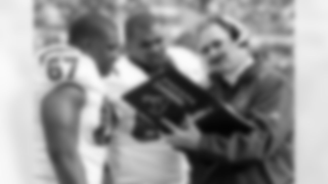 Steve Marshall has vast experience as an OL coach with stops at 12 colleges and pro assignments with the Texans, Browns and last year with the Packers.