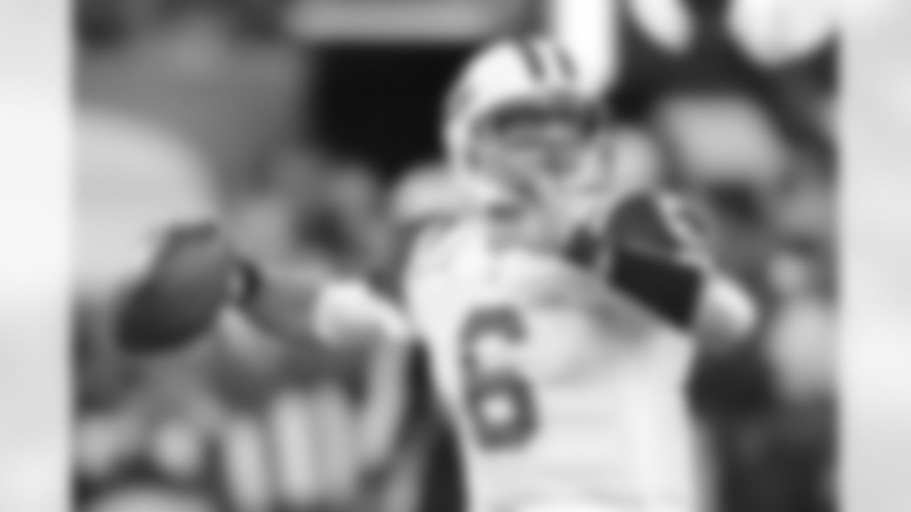2011 Regular Season Week 10 Jets vs Patriots Game Photos