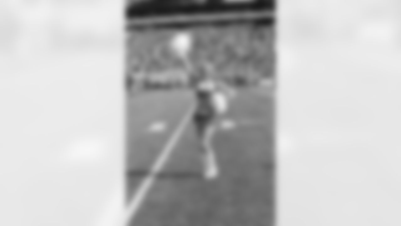 New York Jets Flight Crew: Jets vs Chargers
