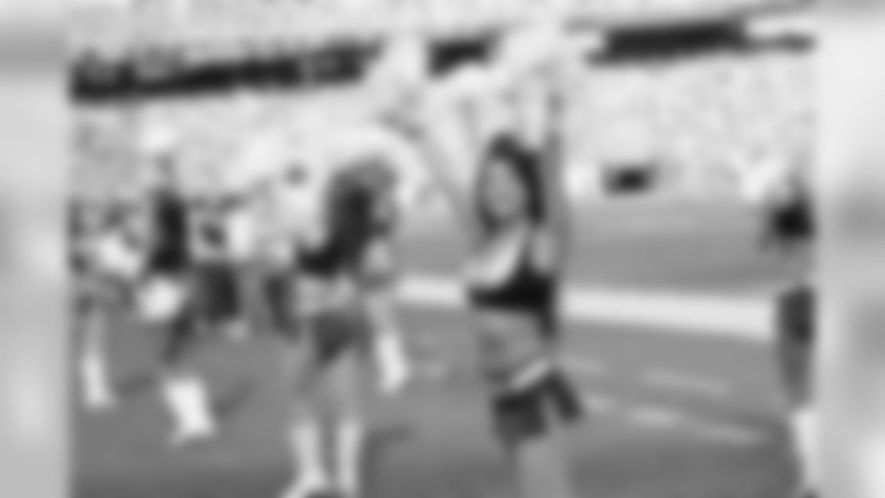 New York Jets Flight Crew: Jets vs Chargers