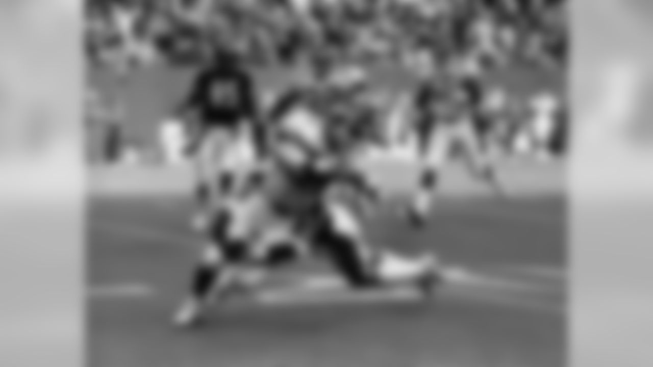 Kurt Springs, New York Jets, is hit by Willie Gault, of Chicago Bears, on a punt return in second quarter on Saturday, Dec. 14, 1985 at Giants Stadium. At right is Jets' Charles Jackson, center is Jets' Johnny Lynn, and left is Bears' Dennis McKinnon. (AP Photo/G. Paul Burnett)