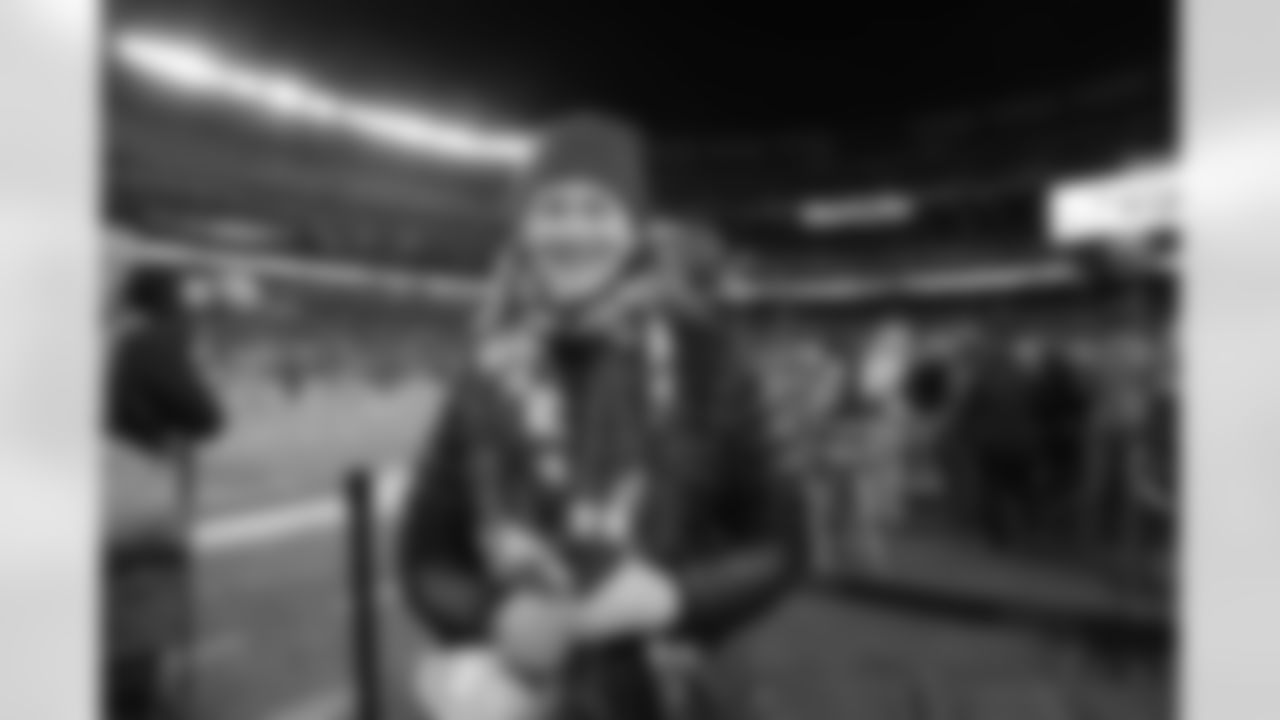 Laura Linney, who has won four Emmy Awards, stopped by MetLife Stadium to watch the Jets take on the Bears on Monday night.