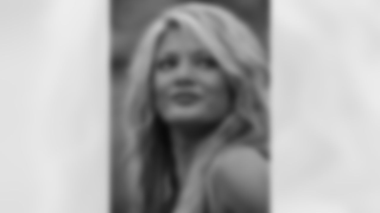 Nicole 2009 Flight Crew Member Photos