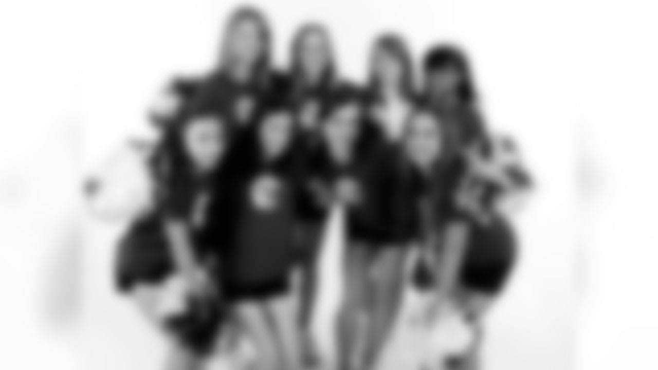 2010 NY Jets Junior Flight Crew Photo Shoot