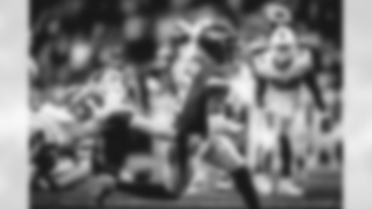 SNY44657_1
