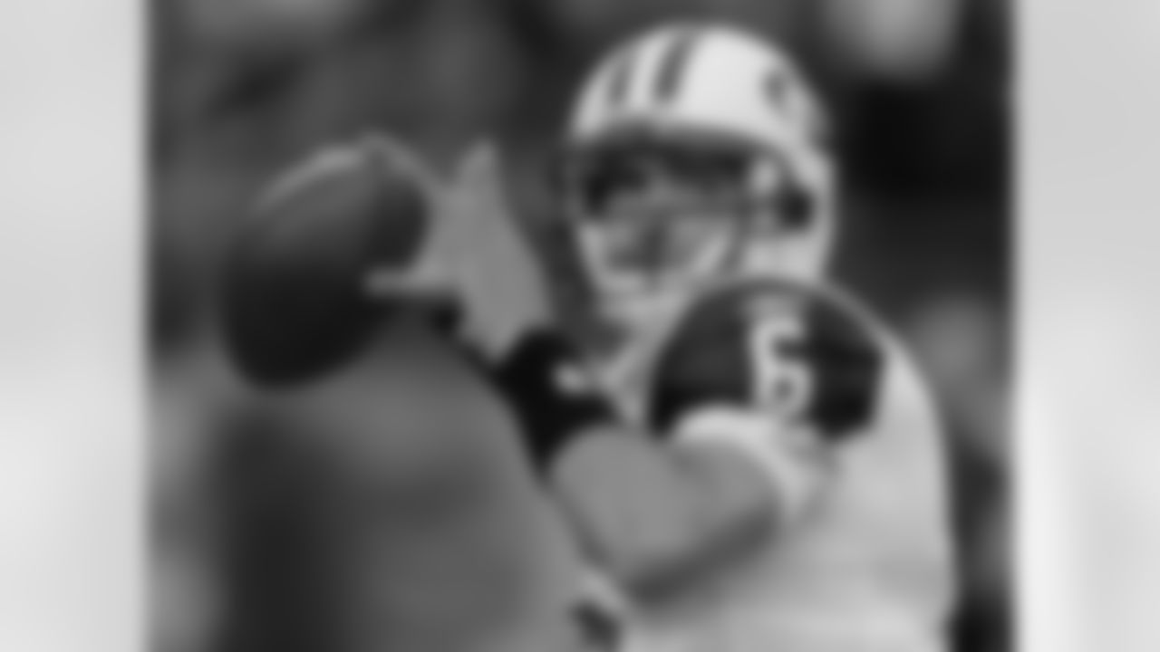 2009 Week 11 Jets at Patriots Photos