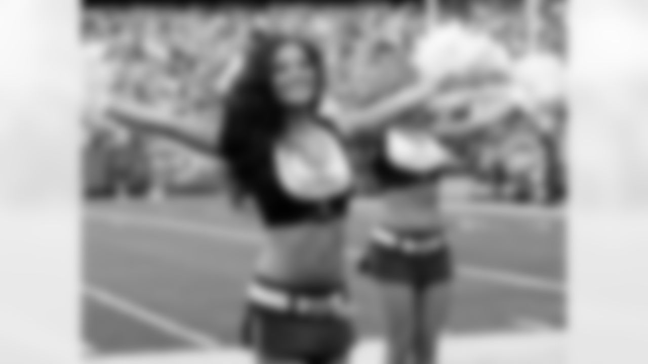 2009 Week 10 Jets vs Jackson Flight Crew Photos