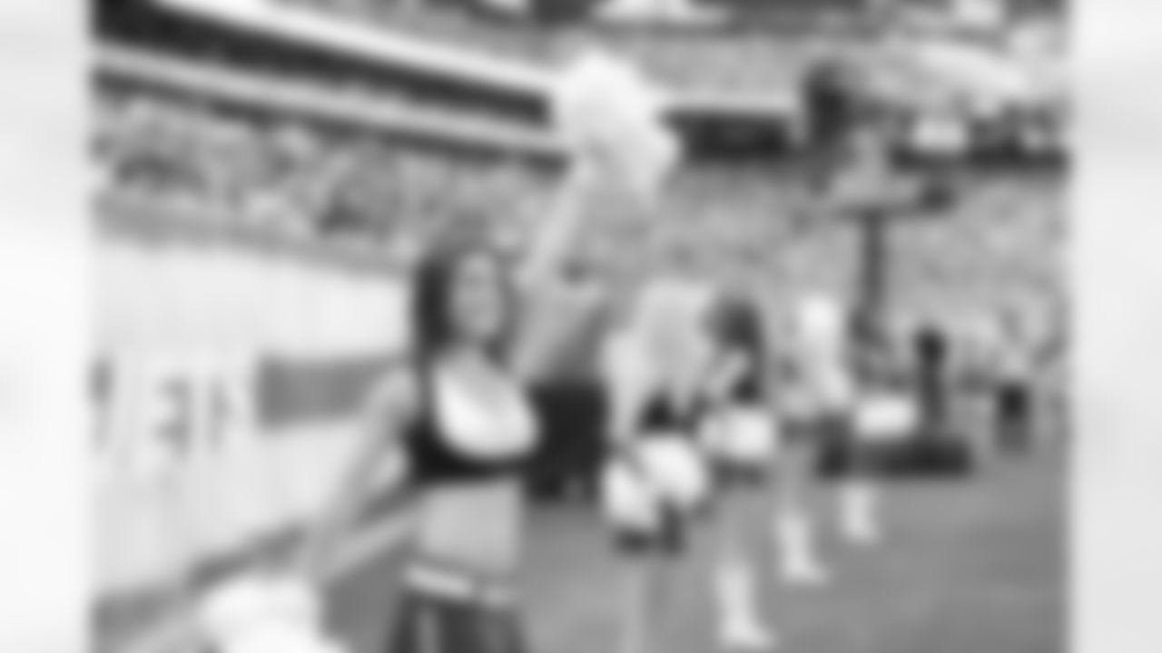 New York Jets Flight Crew: Jets vs Chargers