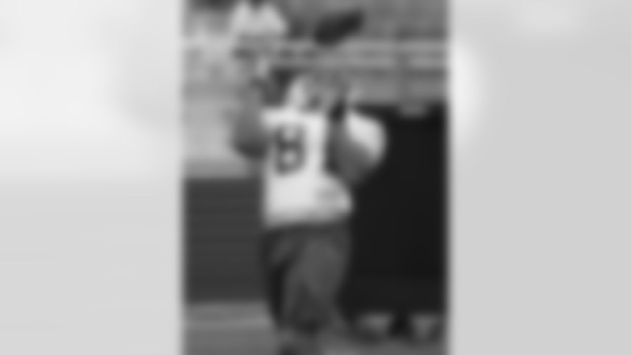 TE Dustin Keller Photos