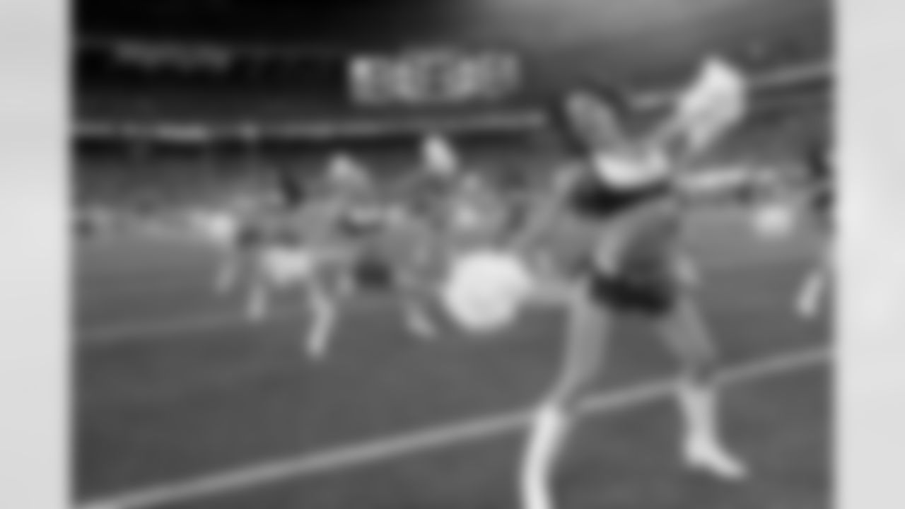 New York Jets Flight Crew: Jets vs Cowboys