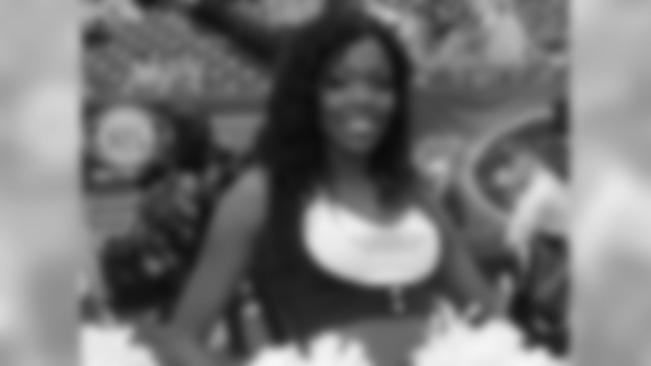 Jasmine 2009 Flight Crew Member Photos