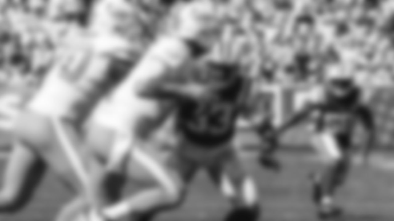 E_MK1_4039_vs-Dolphins