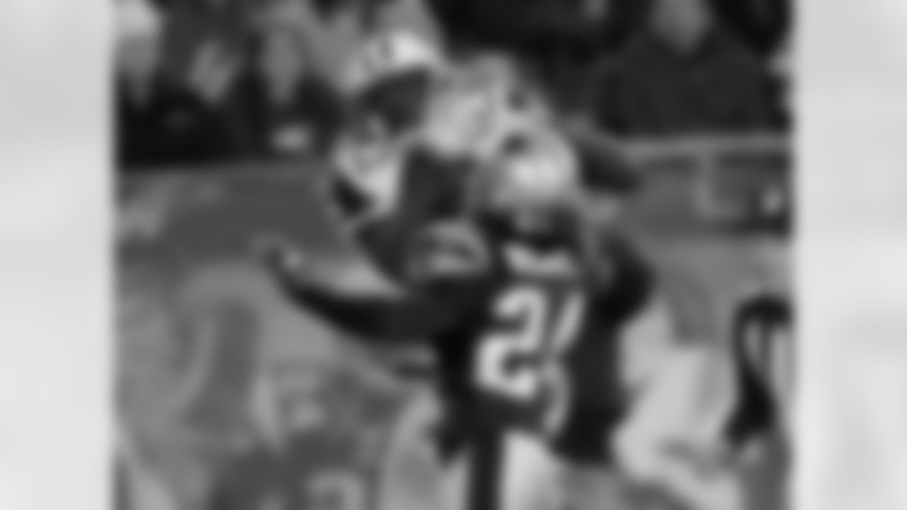 2009 Week 11 Jets at Patriots Photos