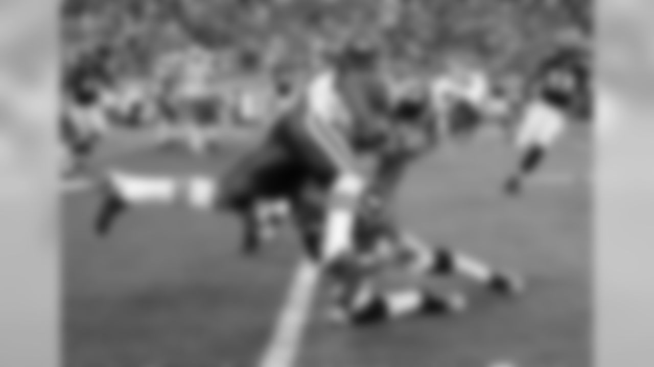 WR Laveranues Coles' eight catches for 133 yards and two touchdowns are not enough as the Jets fall to the Bengals 38-31 in Paul Brown Stadium on 10/21/07.