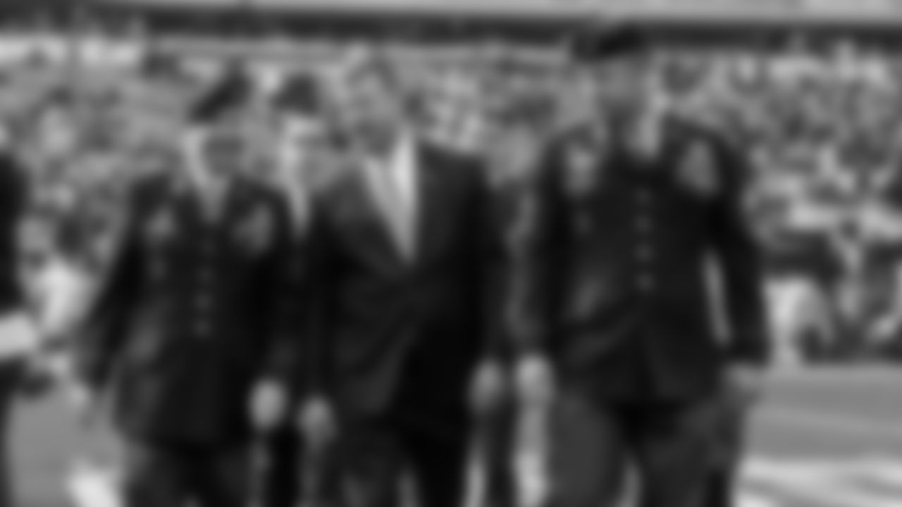 34-SALUTE_TO_SERVICE_111019_GR_187