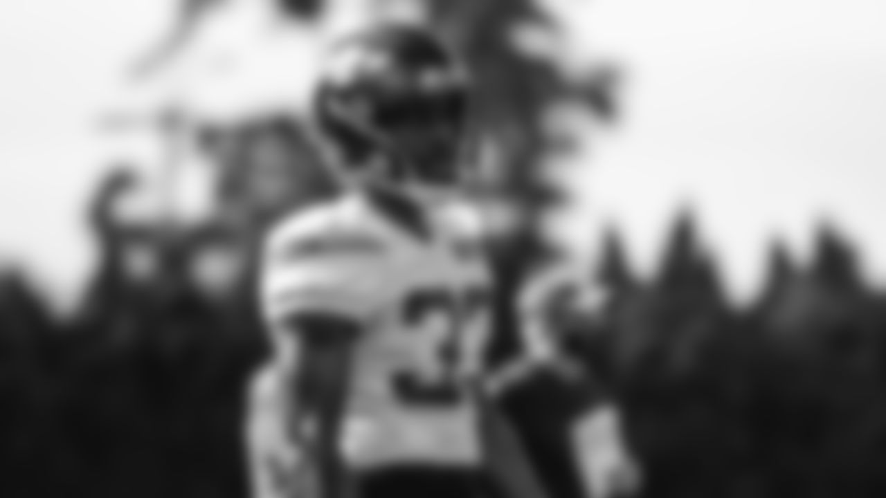 DB Zane Lewis