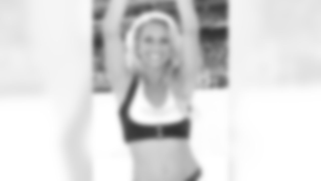 Jennifer 2009 Flight Crew Member Photos