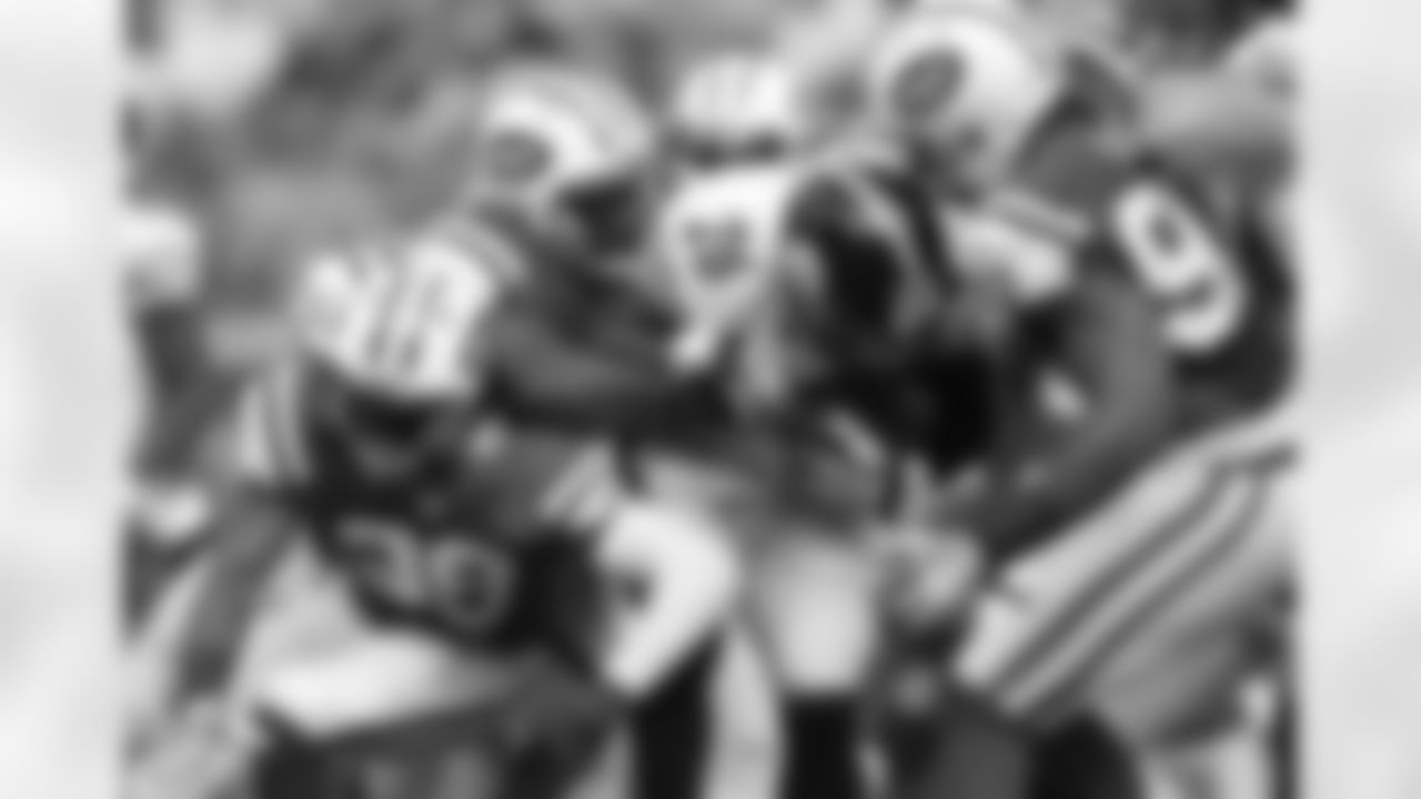 RB Le'Veon Bell can't escape a trio of Green & White defenders, LB Calvin Pace (97), LB David Harris (52), and S Antonio Allen (39), but the Steelers do escape with a win, 19-6 on 10/13/13 in East Rutherford, NJ.