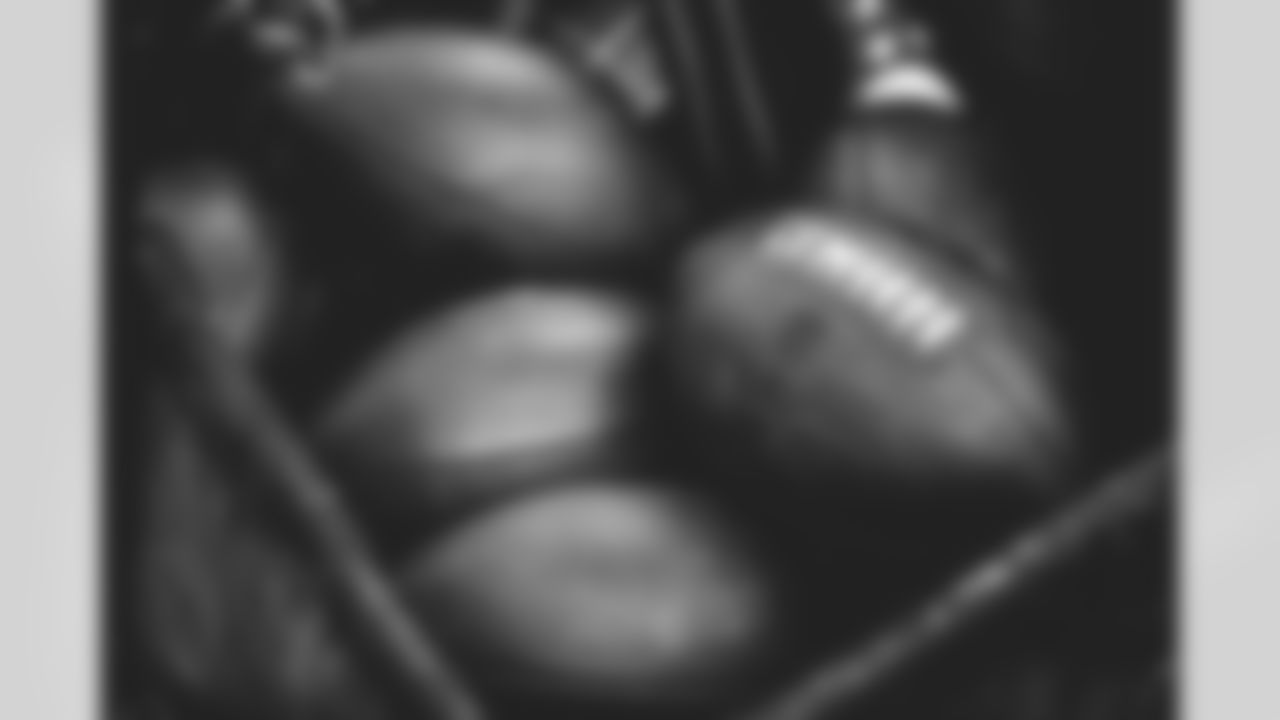 E_1D2_1283