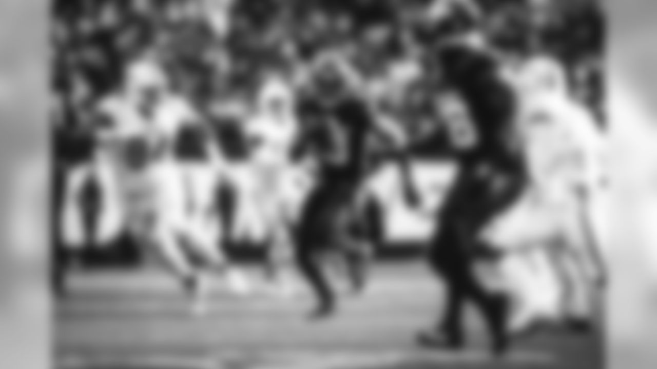 E_SNY_7827
