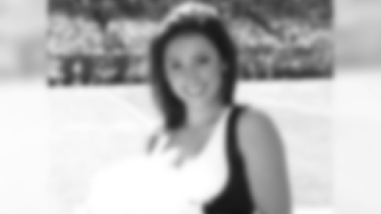 Samantha L. 2009 Flight Crew Member Photos
