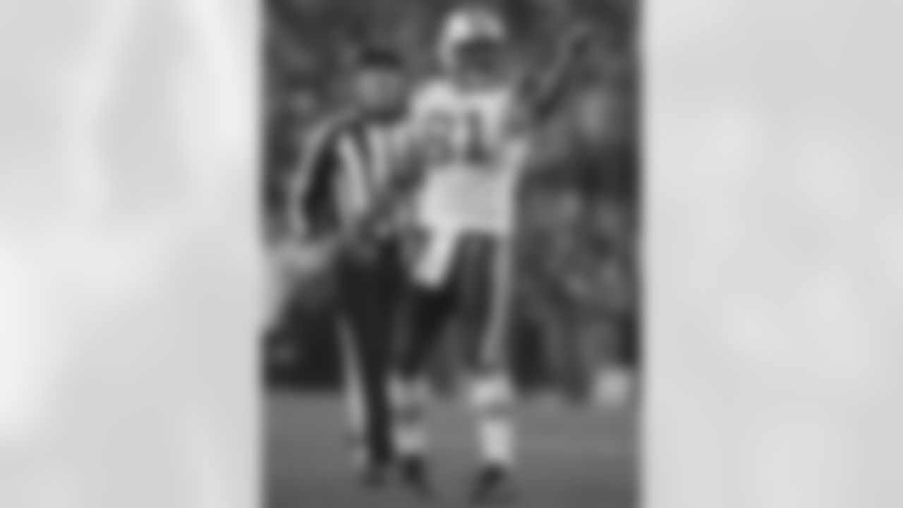 TE Dustin Keller Photos