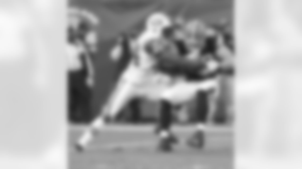 Darrelle Revis Photos