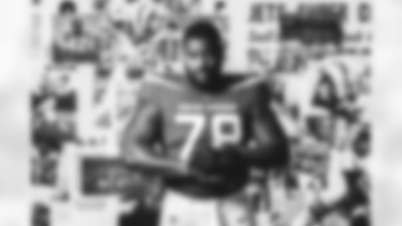 OL Laken Tomlinson