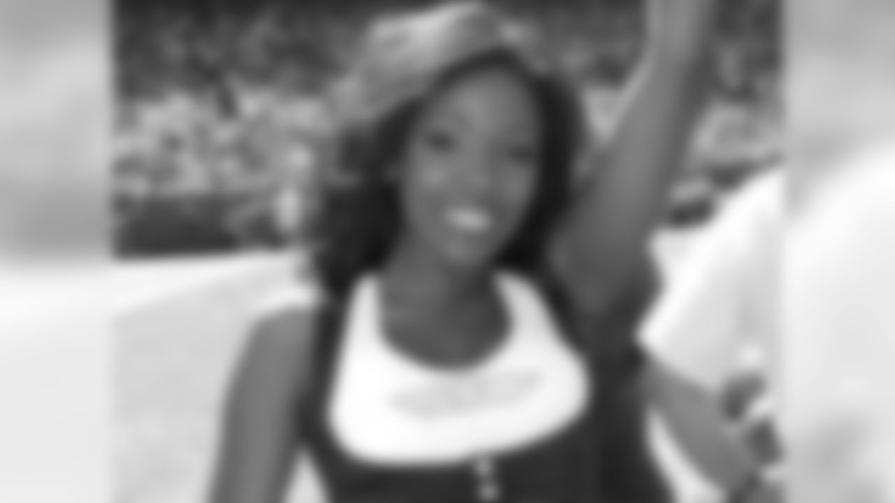 Jasmine 2009 Flight Crew Member Photos