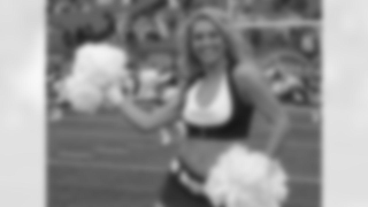 Jennifer 2009 Flight Crew Member Photos