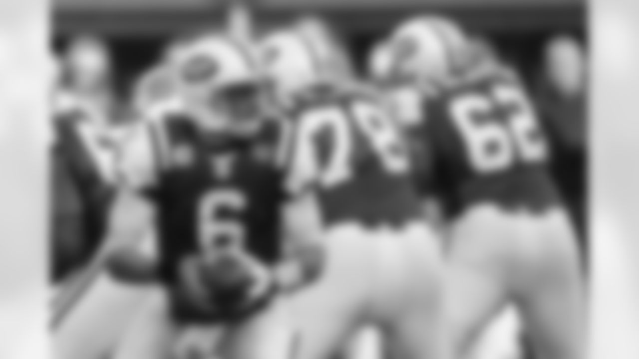 2011 Regular Season Week 14 Jets vs. Chiefs Game Photos