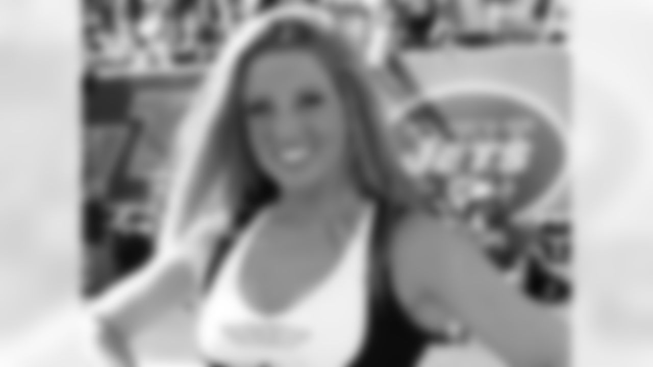 Laura V. 2009 Flight Crew Member Photos