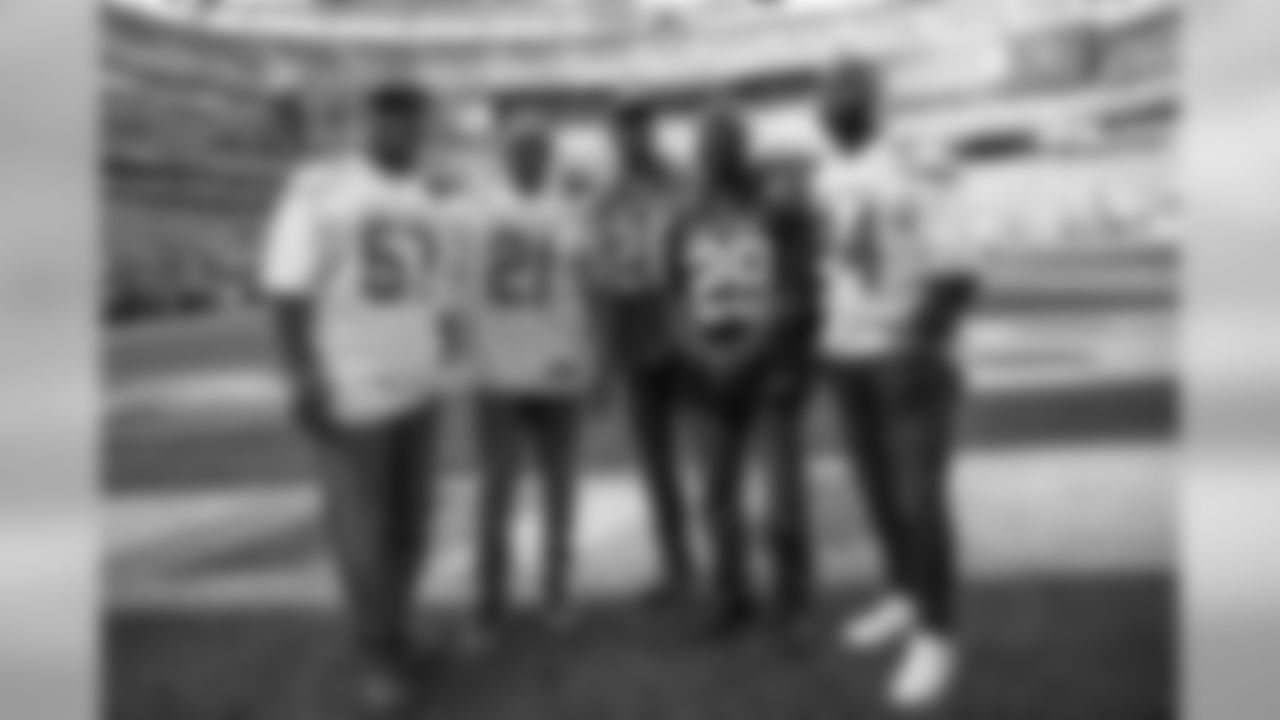 PRE_GAME_NFL_ALL_TIME_TEAM__101319_GR_019