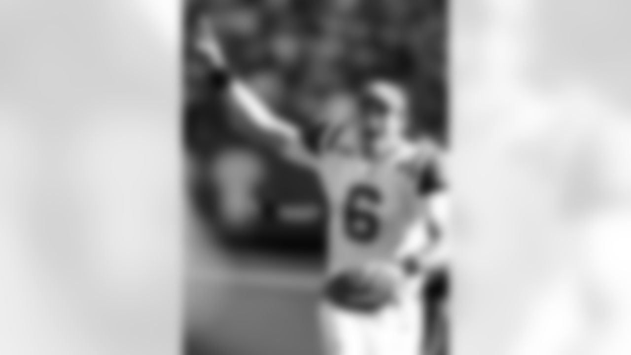 2009 Week 2 - Jets vs Patriots Photos