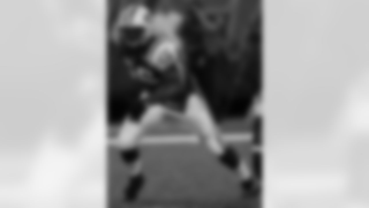 Vernon Gholston Photos