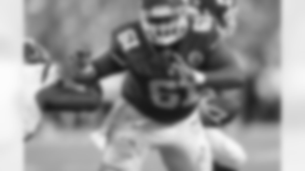 The Raiders helped themselves and hurt a division rival in the process, inking former Chiefs C Rodney Hudson to a free agent deal. Hudson, one of the most talented players at his position, will have to deal with the Sons of Anarchy in 2015.