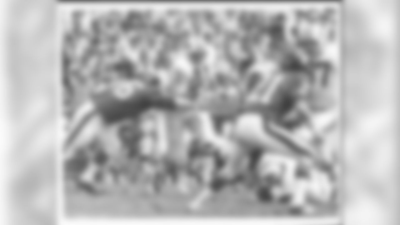 RB Bill Mathis (31) takes a handoff from QB Joe Namath (not pictured). Namath went on to throw three TD passes in the preseason victory.