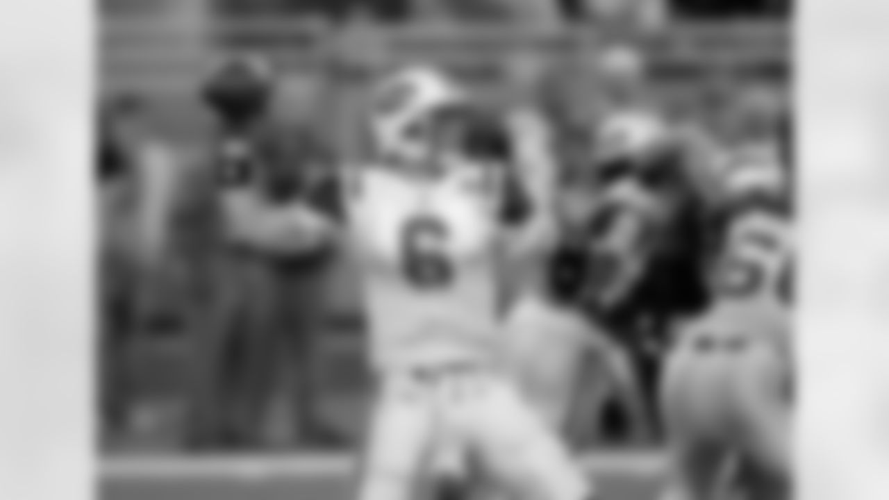 2010 Week 9 Jets vs Lions Game Photos