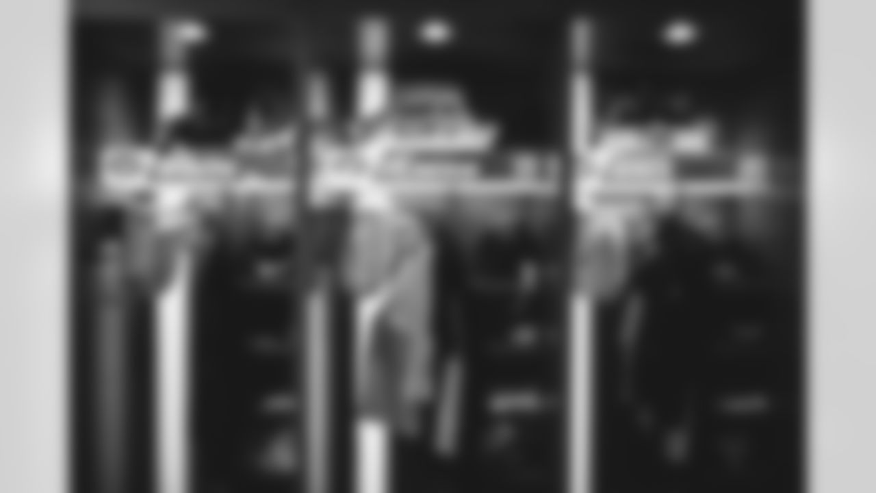 E_SNY30037