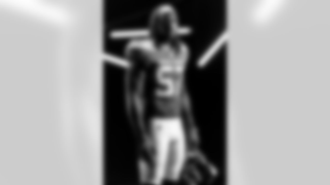 LB C.J. Mosley