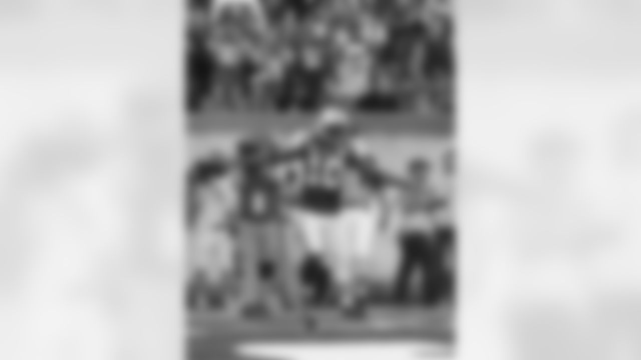 2011 Regular Season Week 12 Jets vs Bills Game Photos