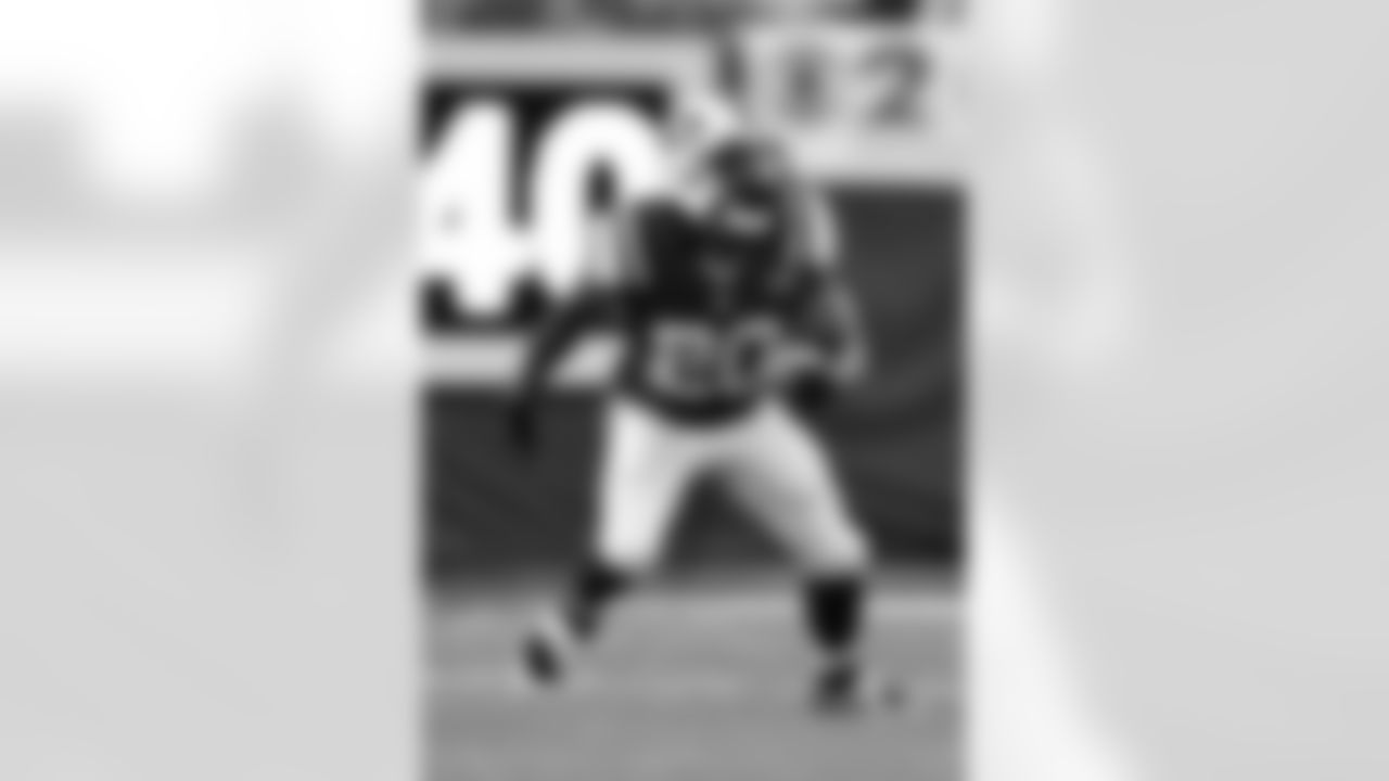 Wilson, the Jets' first-round selection (29th overall) in the 2010 draft, played in all 16 games for the fifth straight season. He's appeared in 83 games total including playoffs (28 starts) with 3 interceptions. Last year he got his first pro sack, taking down Buffalo's Kyle Orton in Game 8.