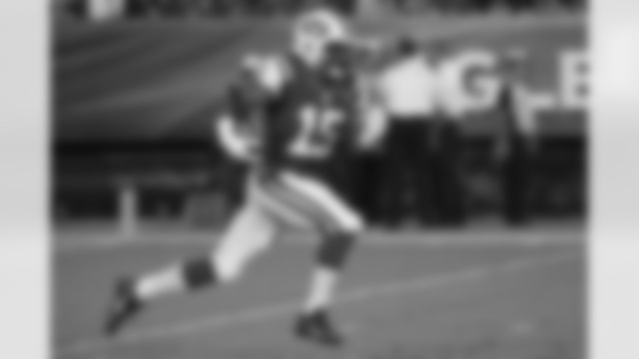 Saalim Hakim returned the opening kick 44 yards and appeared to be only a step or two away from bringing it back for a score. He had two kick returns for a 32.5 average in the opener and is expecting more on Sunday. We also saw a glimpse of Hakim playing on defense, using his blazing speed and coming on blitzes. Special teams coordinator Thomas McGaughey said with each snap Hakim plays, he's improving: "Saalim is doing a good job, he really is. He's working hard every day to learn the nuances of special teams. It's all kind of new to him. He's getting better with the fundamentals and the techniques and getting a comfort level with playing fast. As you can see, he has the ability to do that."