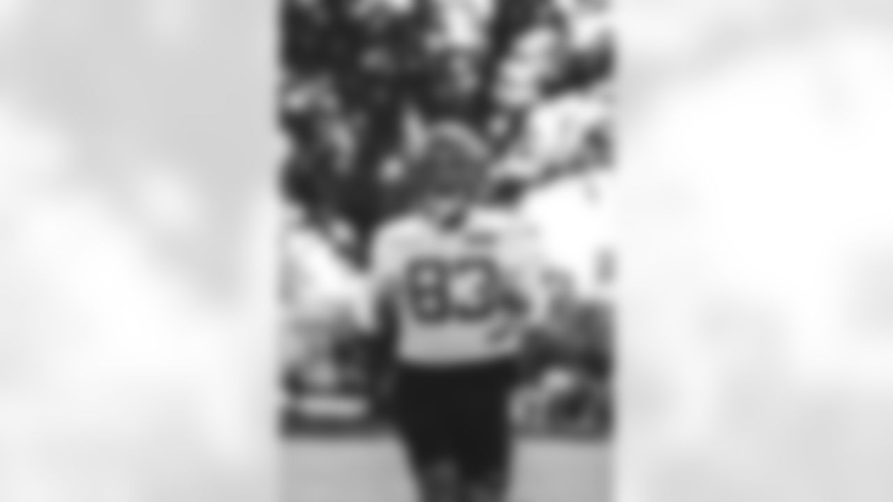 TE Tyler Conklin