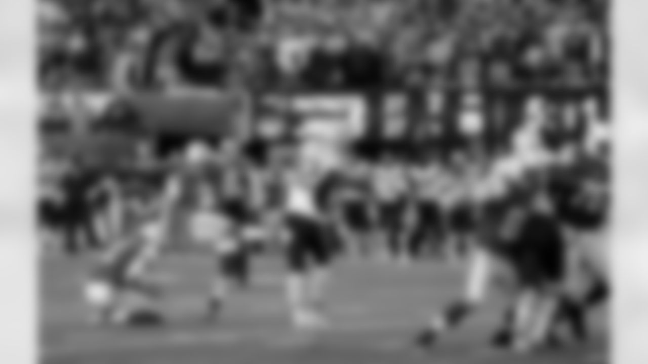 Tied with the Patriots at 27 in overtime, K Nick Folk knocks through a 42-yard field goal to win the game against our division foes on 10/20/13 in front of the MetLife Stadium crowd.