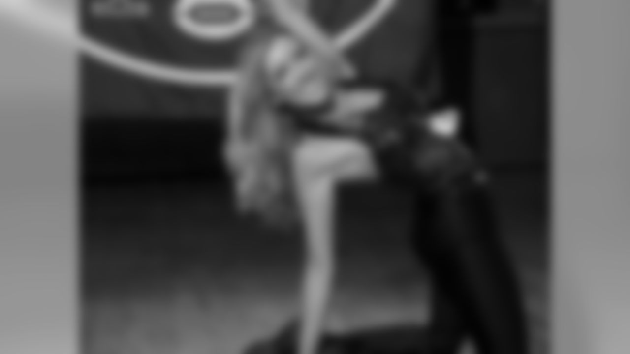 Lauren Z. 2009 Flight Crew Member Photos