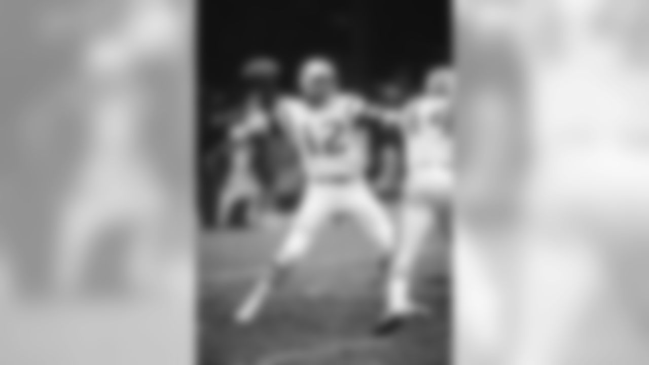 New York Jets Joe Namath (12) during a game from his career with the New York Jets. Joe Namath played for 13 years for 2 different teams, was a 5-time Pro Bowler and was inducted to the Pro Football Hall of Fame in 1985.(David Durochik via AP)