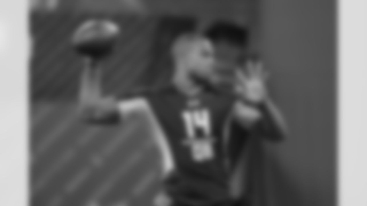 QB Dak Prescott, Mississippi State (6'2, 226)