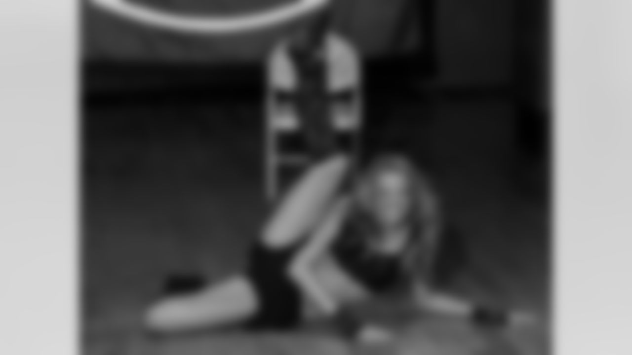 Laura V. - 2009 Flight Crew Member Photos