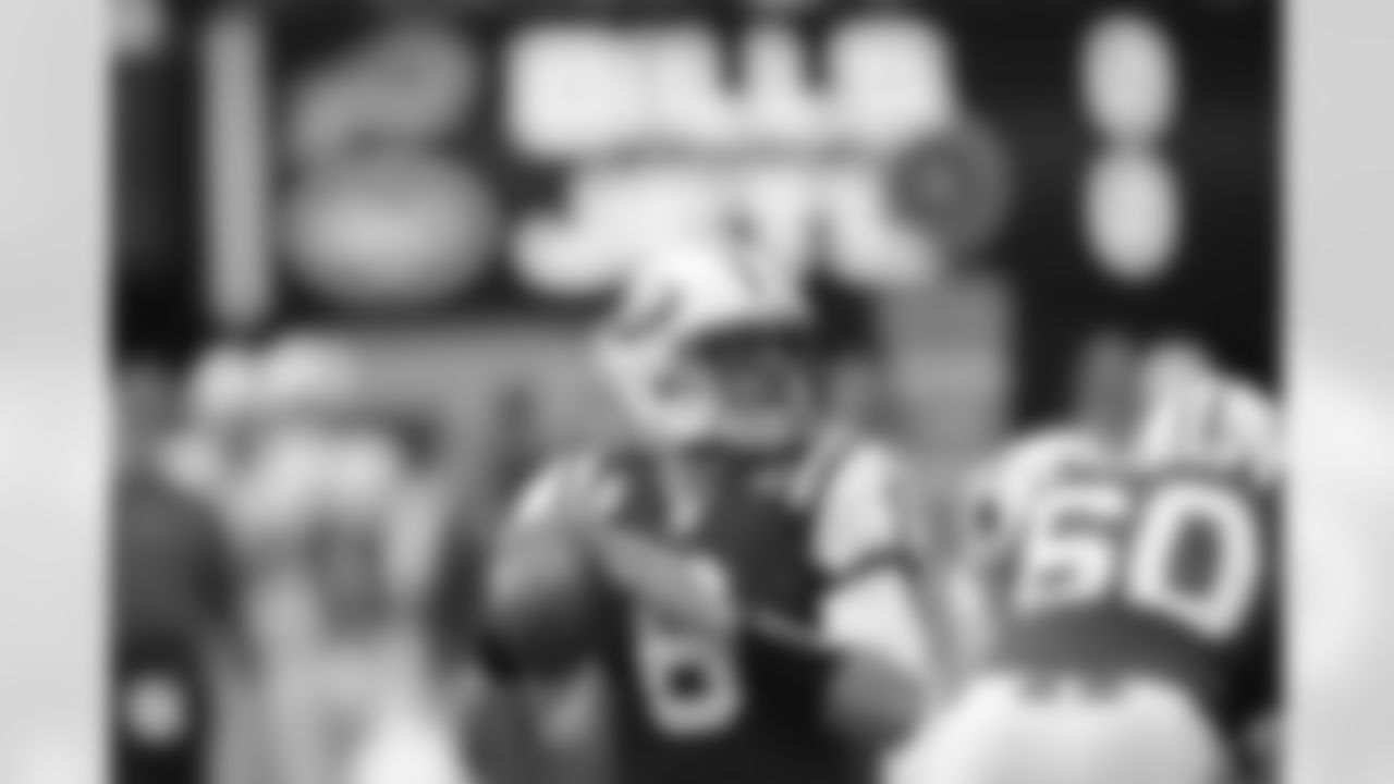 2011 Regular Season Week 12 Jets vs Bills Game Photos